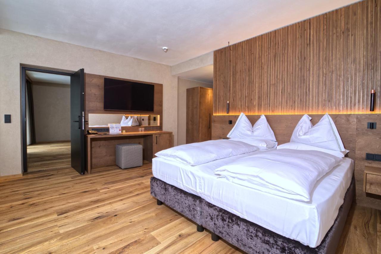 Suite mit Kingsize-Bett und Balkon