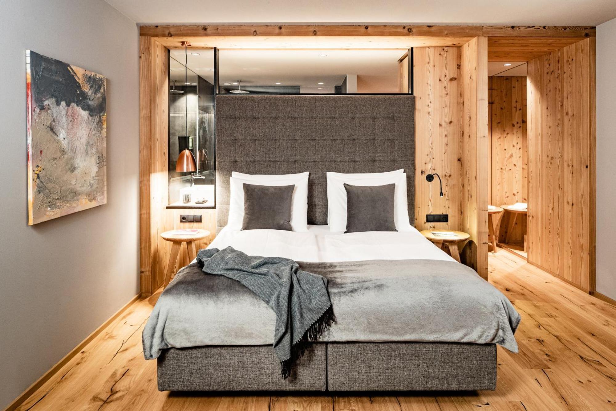 Suite mit Bergblick